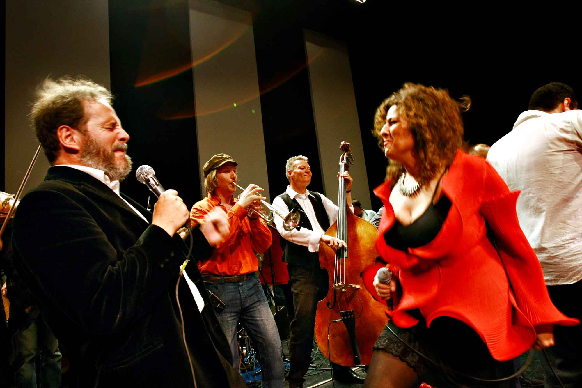 Oboisten og verdensmusikeren Henrik Goldschmidt optræder sammen med Channe Nussbaum i Tivoli